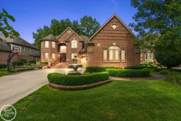 57177 Covington, Washington Twp, MI 48094
