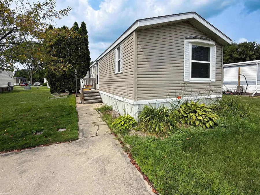 52203 Nantucket, Chesterfield, MI 48051 - #2