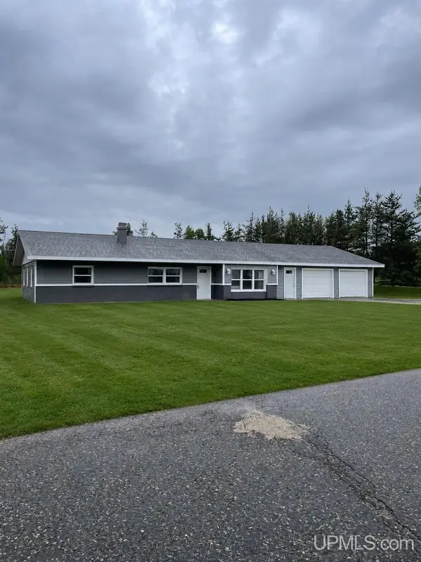 227 Kawbawgam, Marquette, MI 49855