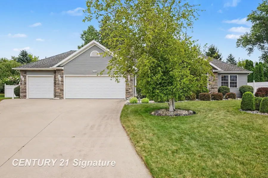 4470 Meadow Creek, Saginaw, MI 48603 - #3