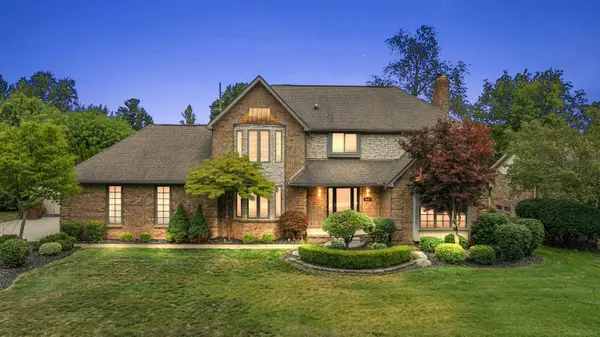 8975 Shelby Woods, Shelby Twp, MI 48317