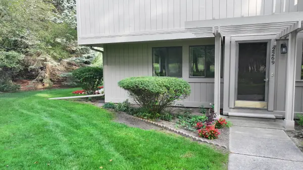 2269 Fairway Pines #Court4, Unit 51, Bay City, MI 48706