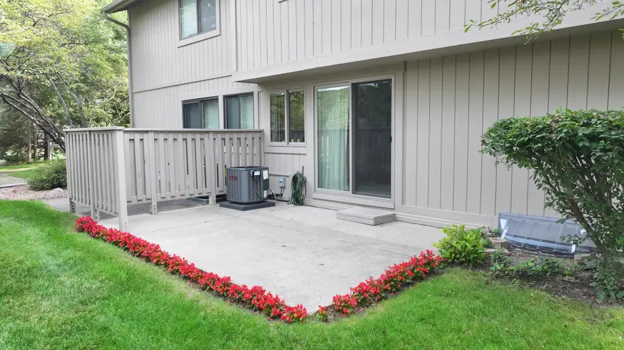 2269 Fairway Pines #Court4, Unit 51, Bay City, MI 48706 - #2