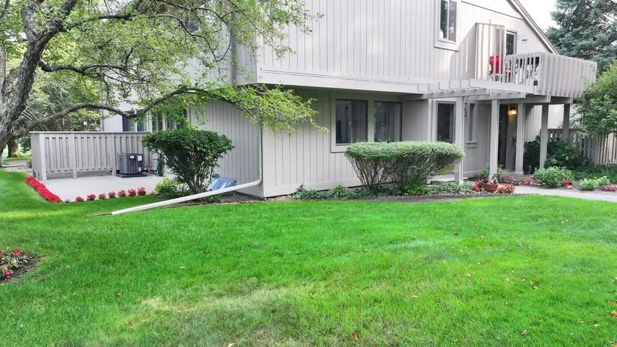 2269 Fairway Pines #Court4, Unit 51, Bay City, MI 48706 - #3