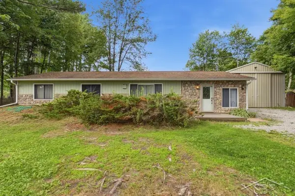 3161 N Gil-haven, Sanford, MI 48657