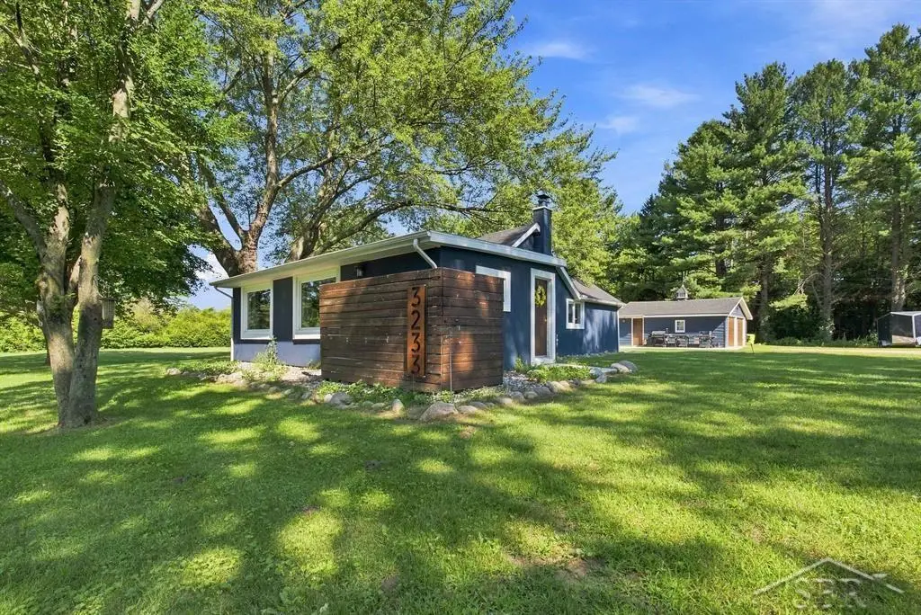 3233 E Gordonville, Midland, MI 48640 - #1