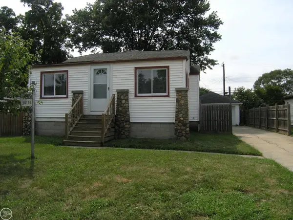 25151 Dodge, Roseville, MI 48066