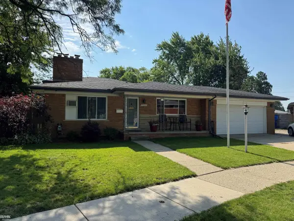 29210 Geraldine, Warren, MI 48093