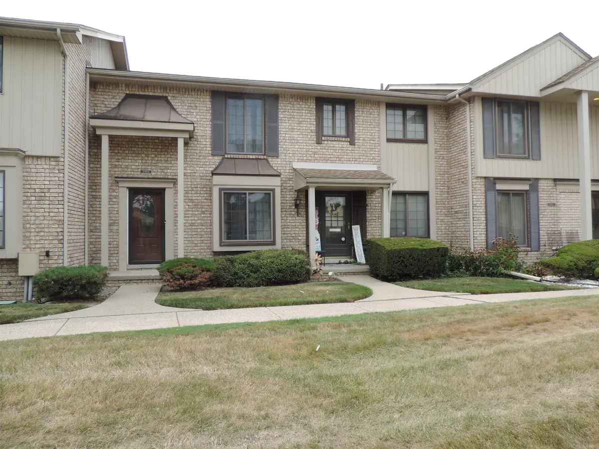 29011 Scarborough Dr, Warren, MI 48088 - #1