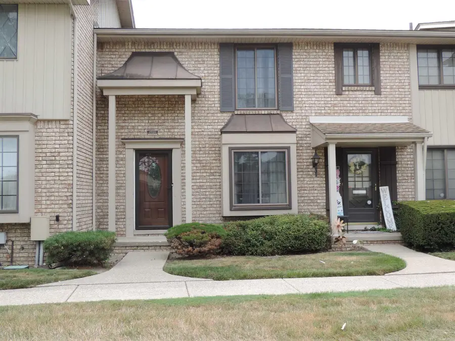 29011 Scarborough Dr, Warren, MI 48088 - #2