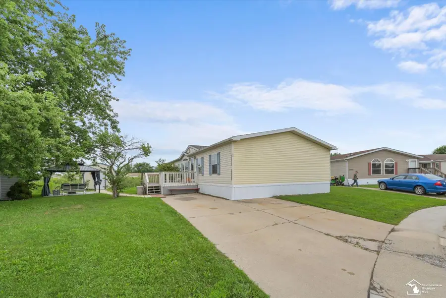 584 Pine Tree, Monroe, MI 48161 - #2