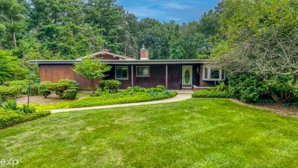 5280 Brookside Dr, Utica, MI 48316