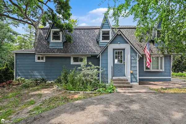 546 Bellevue, Lake Orion, MI 48362