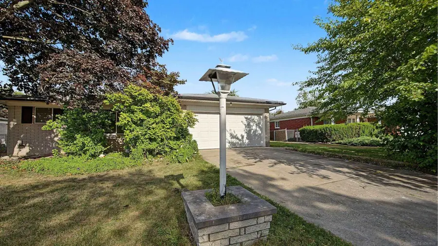 30316 Austin, Warren, MI 48092 - #3