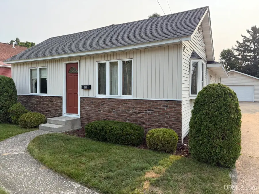 206 N 5th, Manistique, MI 49854 - #2