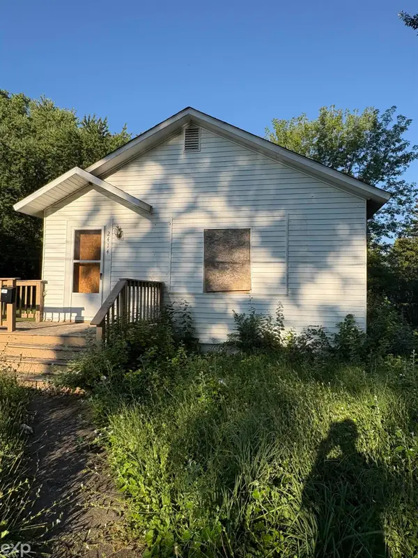 2414 Hazelwood, Saginaw, MI 48601