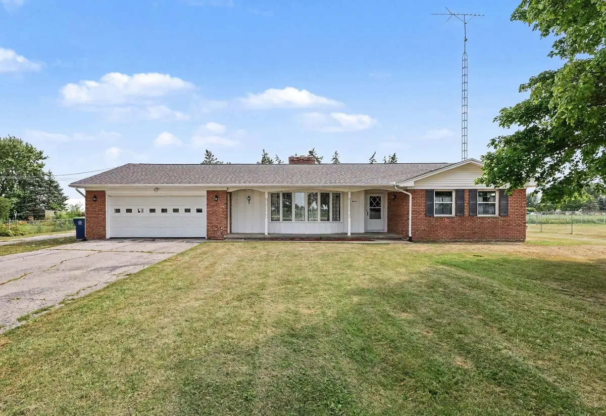 4925 W Freeland Rd, Saginaw, MI 48604 - #1