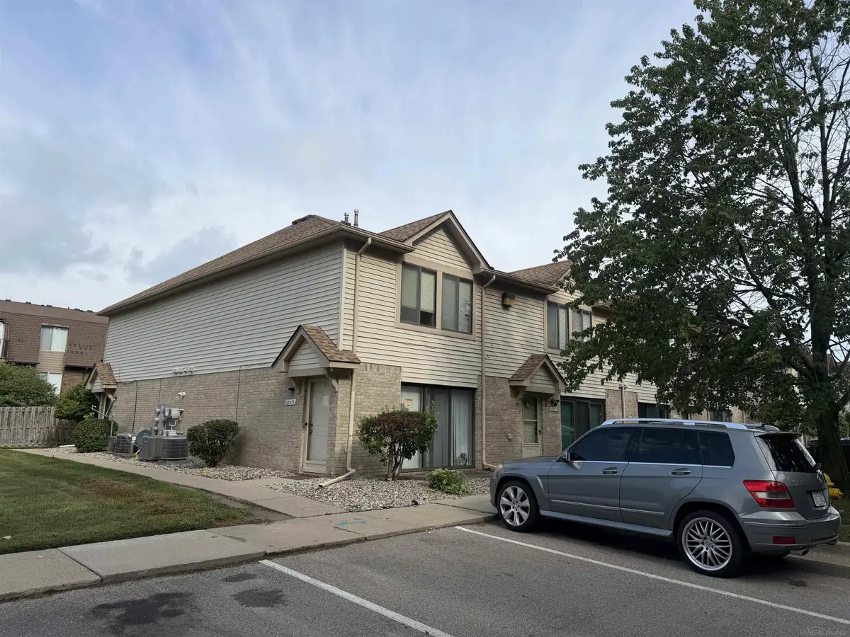 38589 Wellington, Clinton Township, MI 48036 - #1