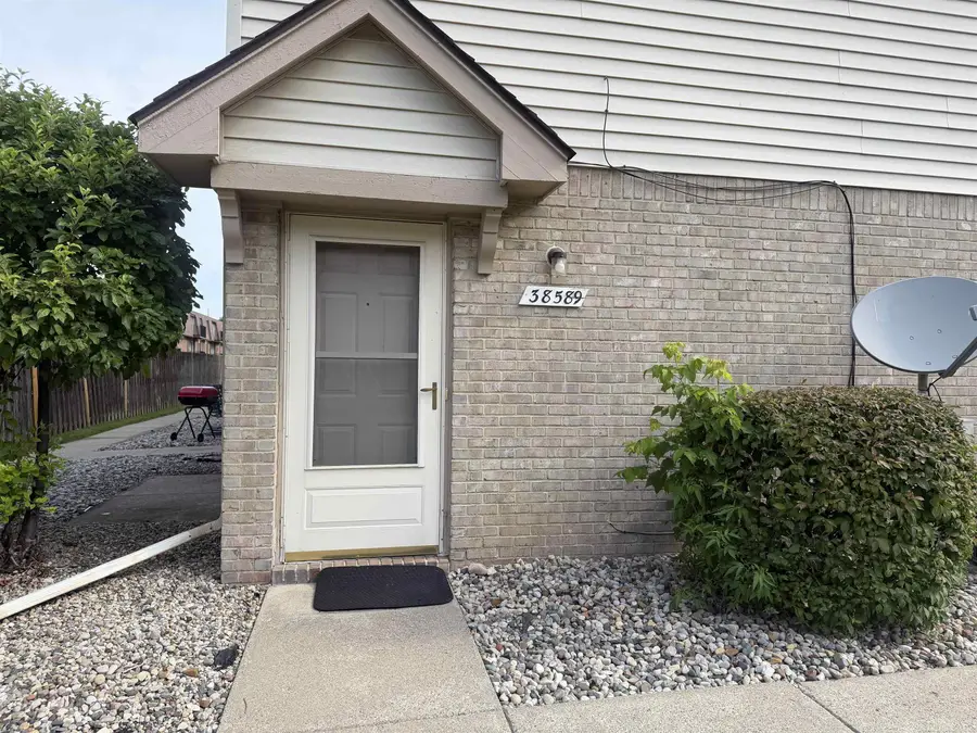 38589 Wellington, Clinton Township, MI 48036 - #3