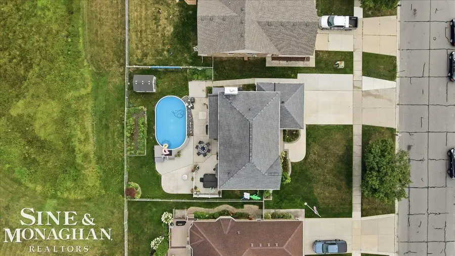 35435 St Clair, New Baltimore, MI 48047 - #2