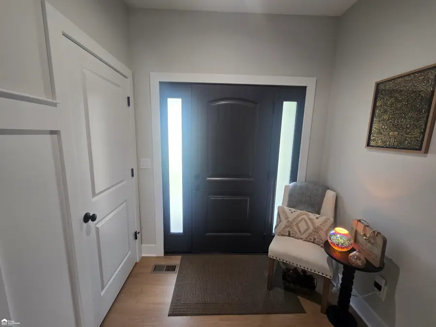 615 Pineview, Belding, MI 48809 - #2
