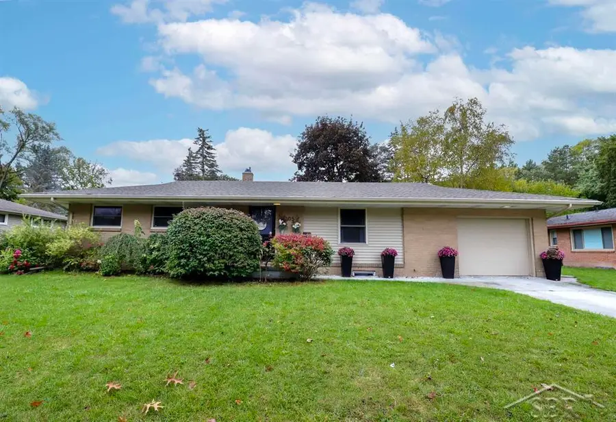205 W St Andrews, Midland, MI 48640 - #2