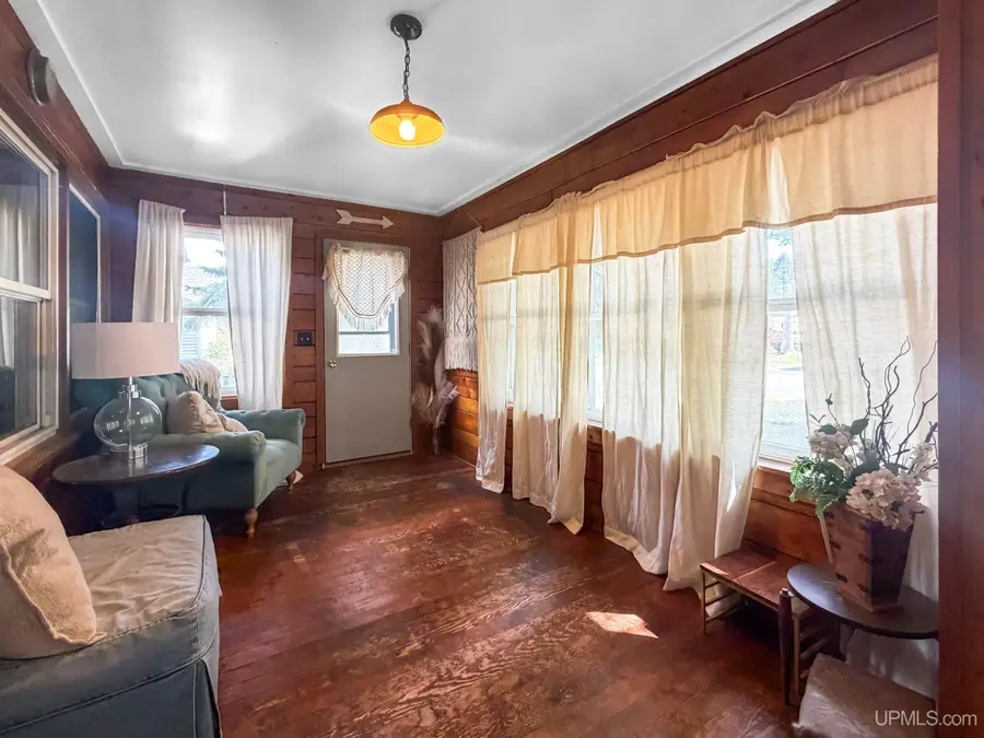 810 W Genesee, Iron River, MI 49935 - #2