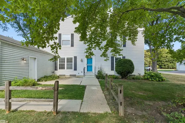 38665 Bayside Ct, Clinton Township, MI 48038