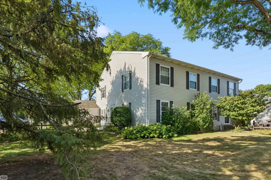 38665 Bayside Ct, Clinton Township, MI 48038 - #2