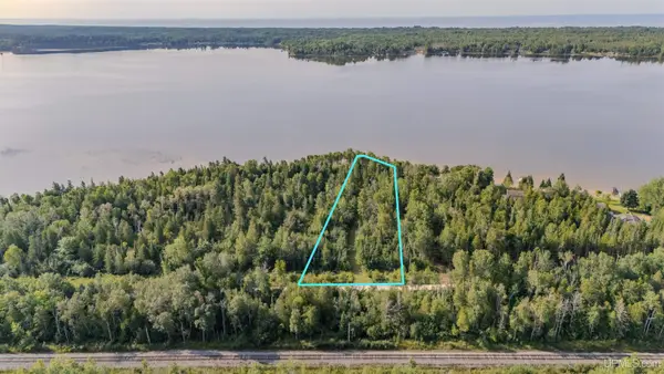 135' Lakefront N Gulliver Lake, Gulliver, MI 49840