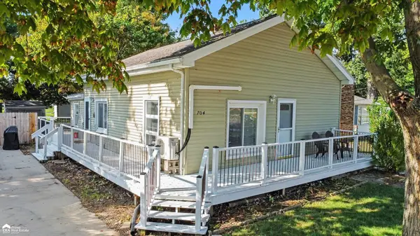 704 E North, Owosso, MI 48867
