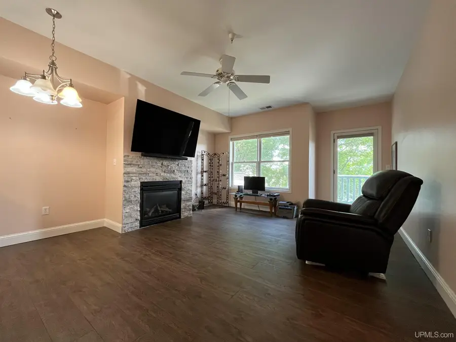 1279 Lakeshore Park #Elm Building, Unit 2A, Marquette, MI 49855 - #2