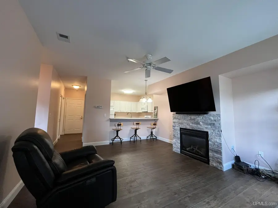 1279 Lakeshore Park #Elm Building, Unit 2A, Marquette, MI 49855 - #3