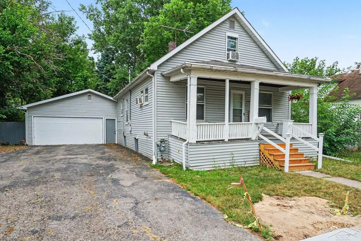2018 N Woodbridge, Saginaw, MI 48602 - #1