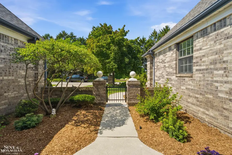 1646 Edison Shores Ln, Port Huron, MI 48060 - #3