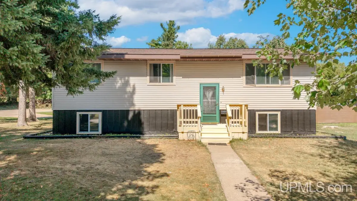 812 Houghteling, Iron Mountain, MI 49801 - #1