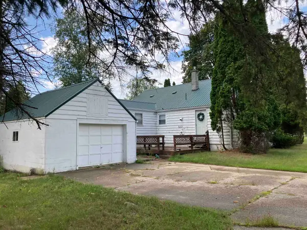 863 S M18, Gladwin, MI 48624