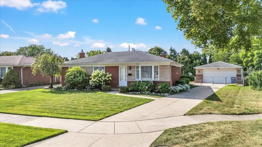 13814 Irvington, Warren, MI 48088 - #2