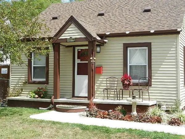 22416 Columbus, Warren, MI 48089