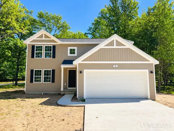 39 Tipperary, Gladstone, MI 49837