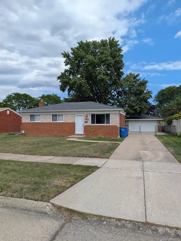 31490 Gloede, Warren, MI 48088