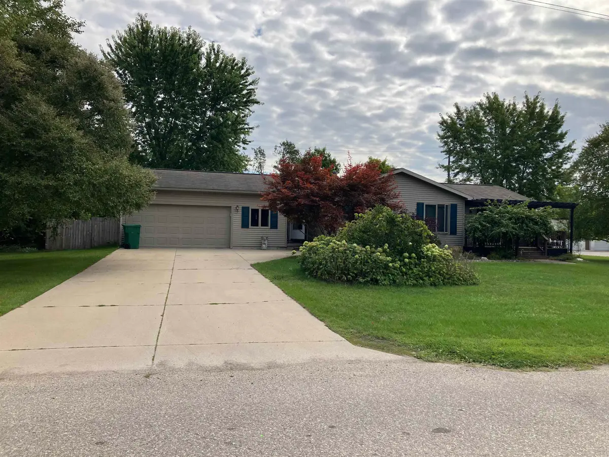 1000 N Silverleaf, Gladwin, MI 48624 - #1
