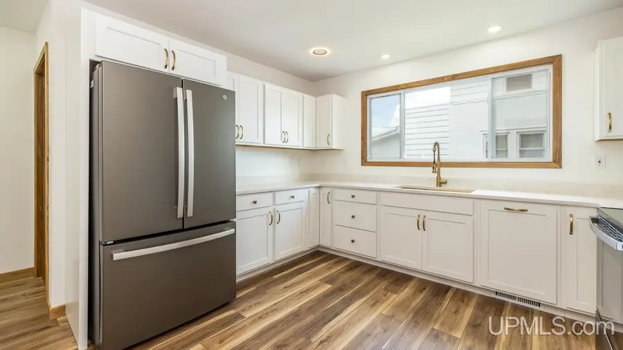 621 Wilson, Kingsford, MI 49802 - #2