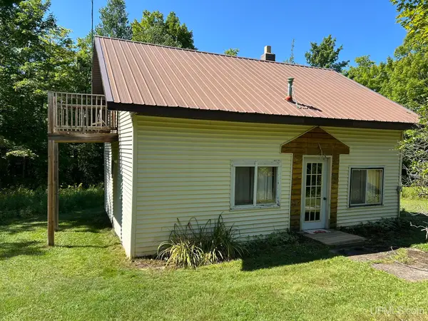 539 Dalton, Skandia, MI 49885