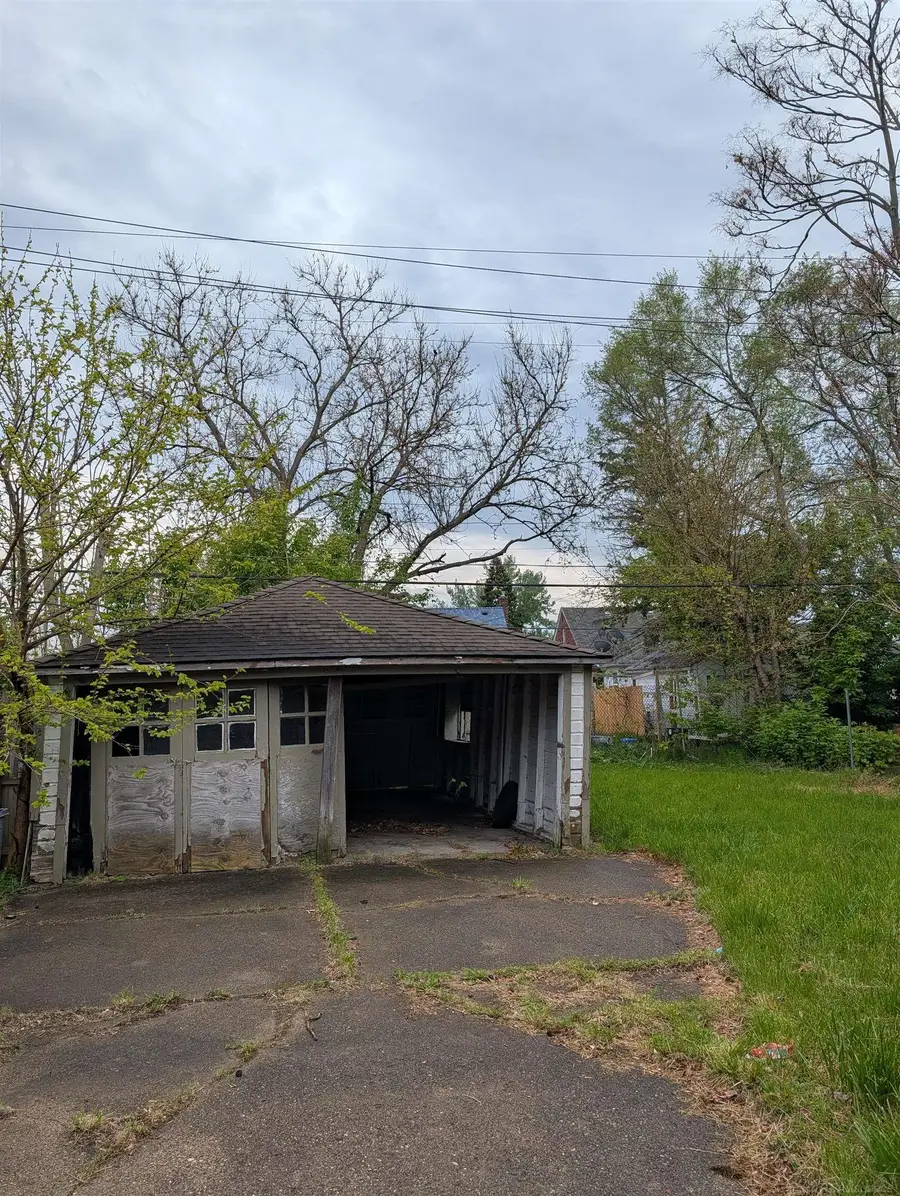 9776 E Outer, Detroit, MI 48213 - #2