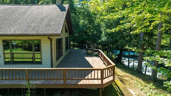658 E River, L'Anse, MI 49946