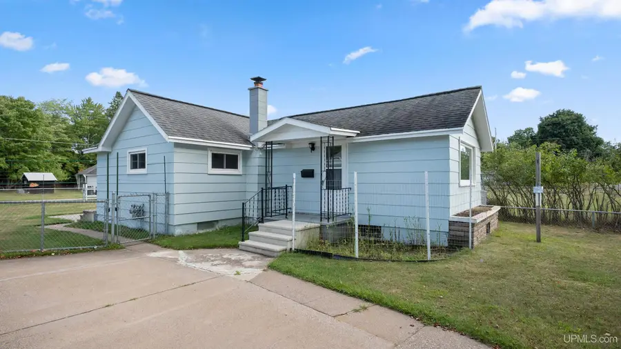 433 Lyman, Kingsford, MI 49802 - #2