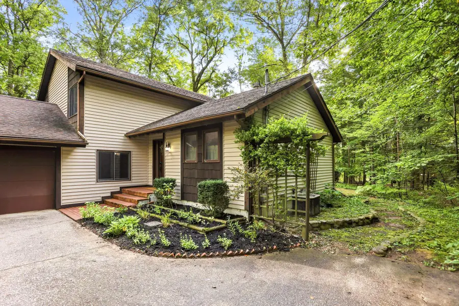 6212 Sturgeon Creek, Midland, MI 48640 - #2
