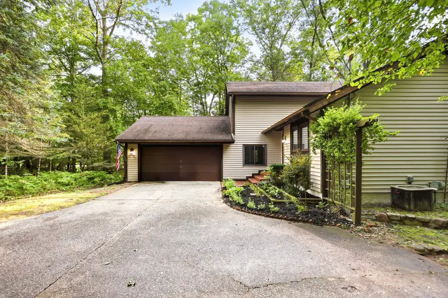 6212 Sturgeon Creek, Midland, MI 48640 - #3