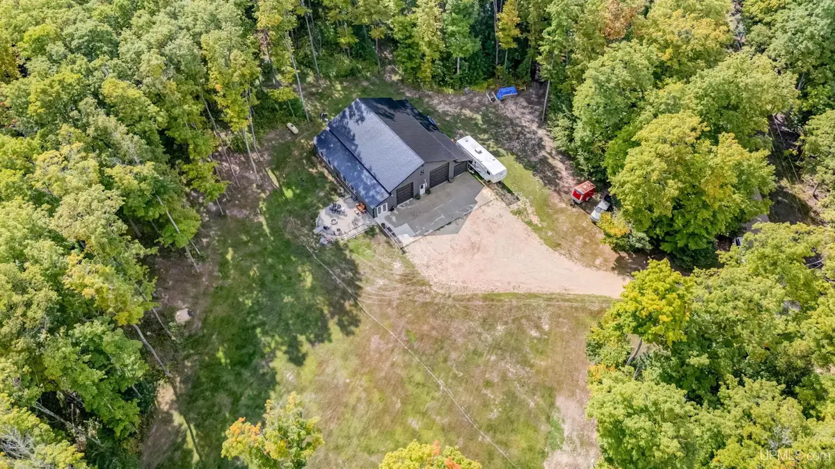 16865 Bil Mar Beach Rd, Curtis, MI 49820 - #1